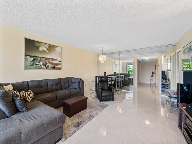 Foto del edificio - 3151 S Palm Aire Dr