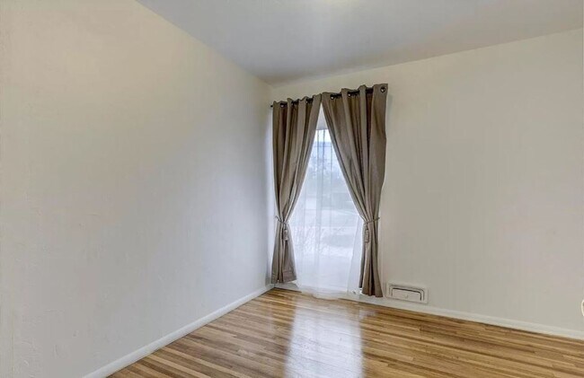 Foto del edificio - 1170 S Holly St