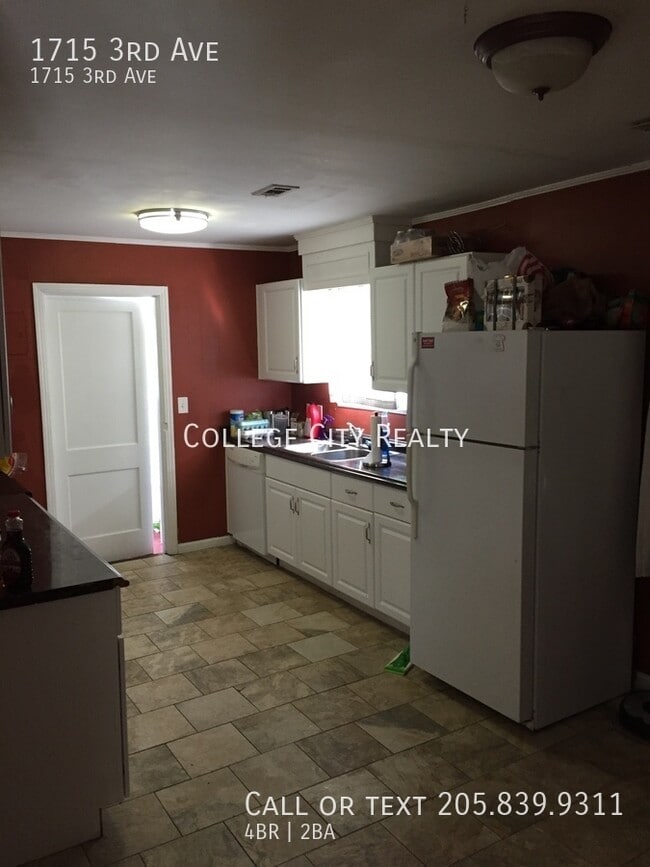 Building Photo - 1715 3rd Ave