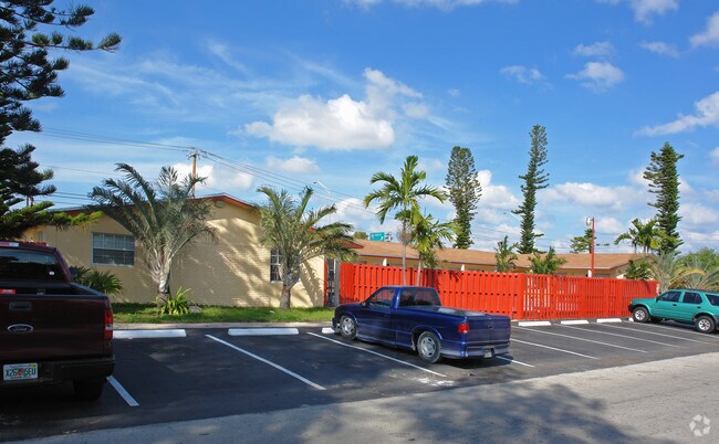 Foto del edificio - 301 NW 35th Ct