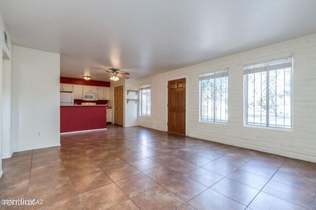 Building Photo - 2 br, 1 bath Condo - 6626 E Calle Paz