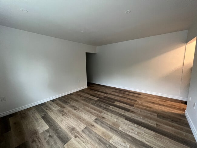 Building Photo - 2150 Lilnan Ct