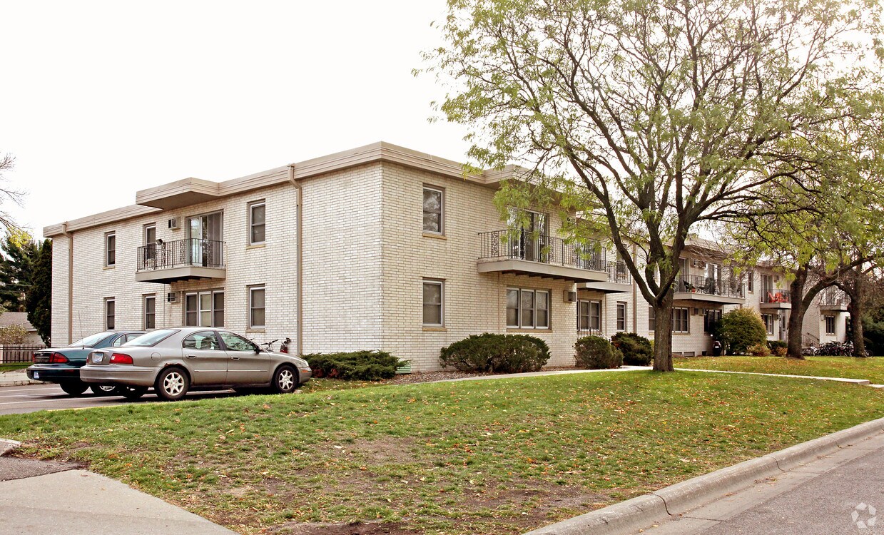 Primary Photo - 2924-2930 Snelling Ave N
