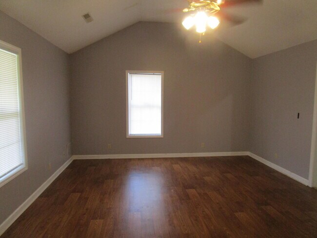 Foto del edificio - 1030 Nottingham Dr