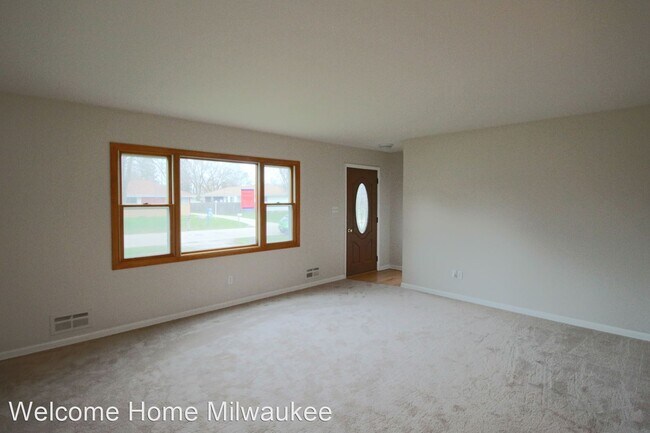 Building Photo - 3 br, 2 bath House - 8037 N 66th Street