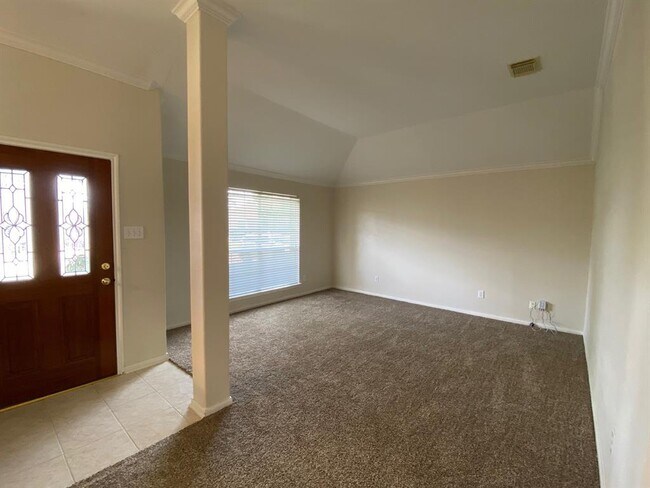 Building Photo - 3635 Sheldon Dr