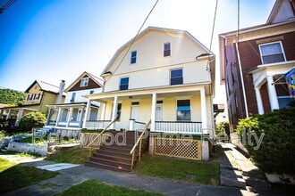 Building Photo - 552 Highland Ave