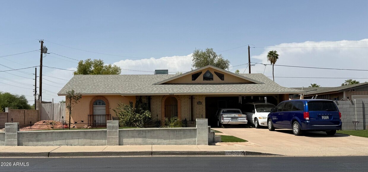 Building Photo - 3131 E Sweetwater Ave