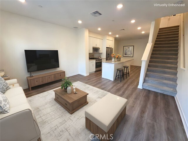 Foto del edificio - 22222 Poppy Ct
