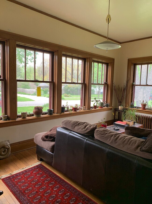 335 Sheridan Rd, Waterloo, IA 50701 House Rental in Waterloo, IA