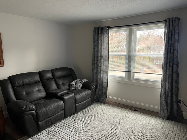 Foto del edificio - 236 Quail Run Rd