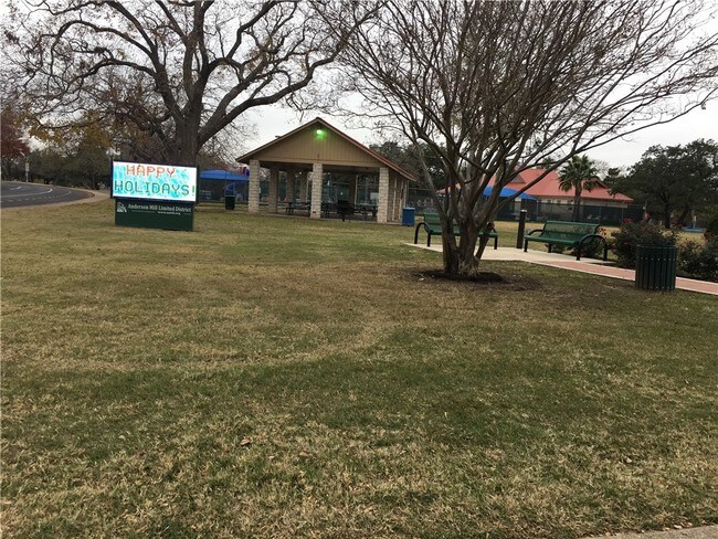 Foto del edificio - 10710 School House Ln