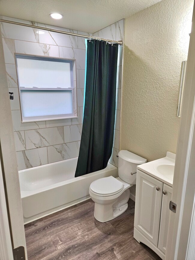 Foto del edificio - 105 Lagrange Ave