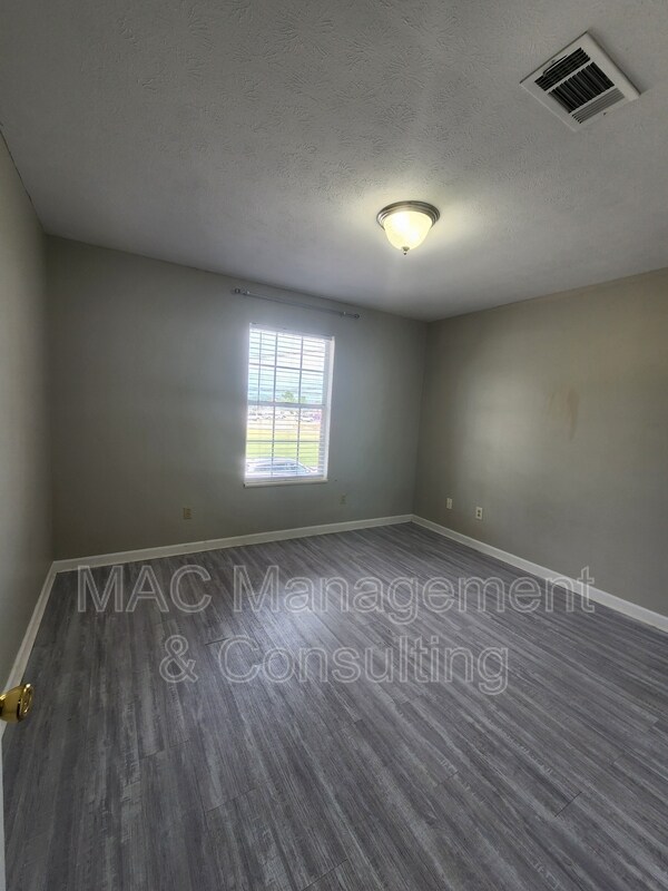 Building Photo - 978 N Franklin Ave