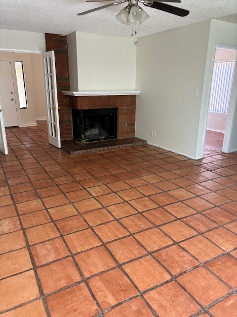 Building Photo - 2545 Desert Oak Dr