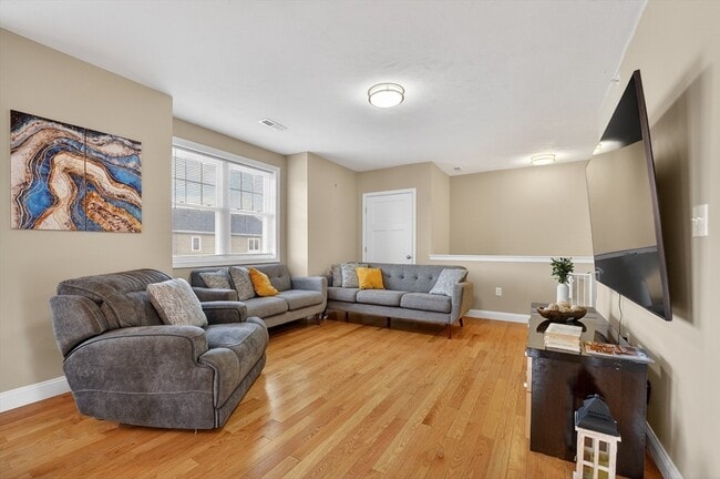 Building Photo - 7 Gorham St