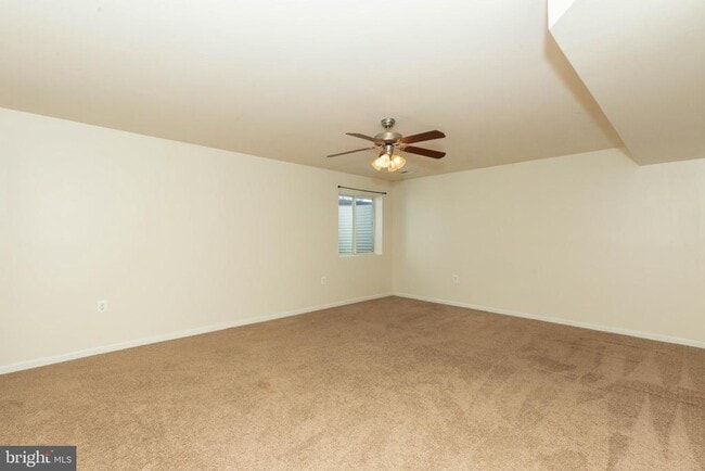 Building Photo - 15 Flag Ct