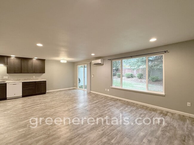 Building Photo - 2BR/1BA Duplex in Desirable West Olympia L...