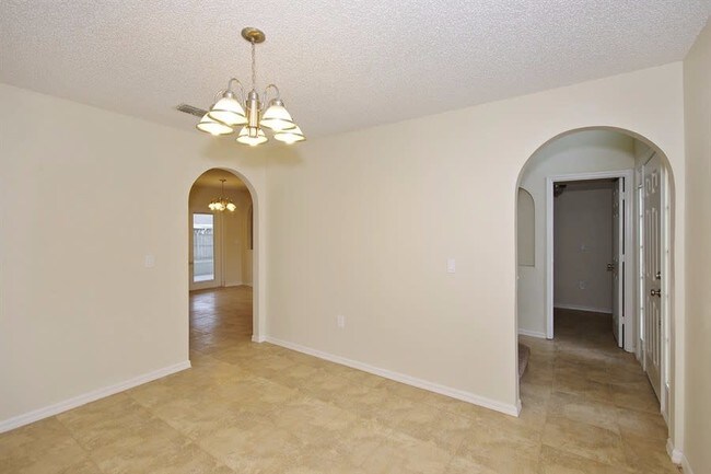 Foto del edificio - 6702 Lorain St