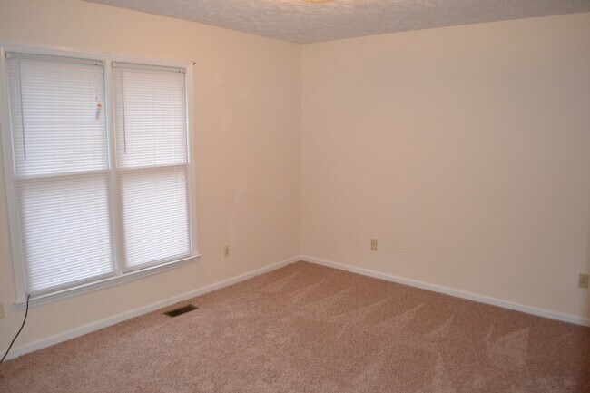 Foto del edificio - 2 Bedroom Townhome available 5/15/2025 - n...