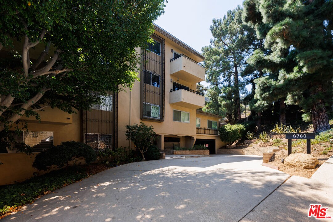 Foto principal - 6760 Hillpark Dr