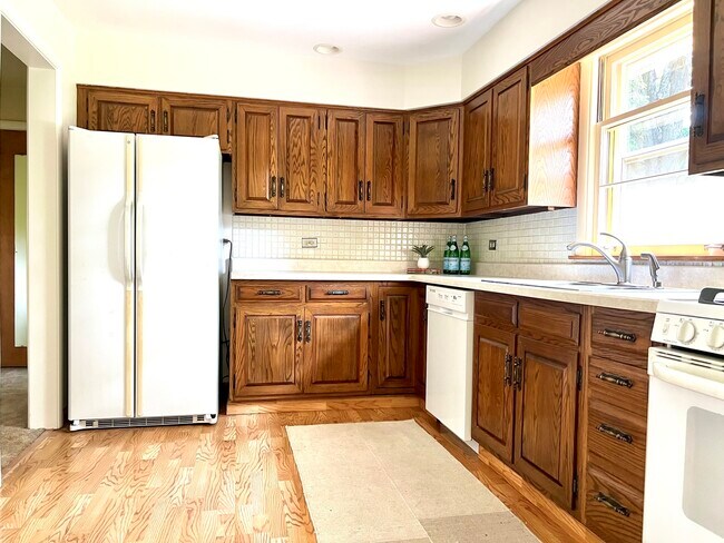 Foto del edificio - 4633 Oakwood Ave