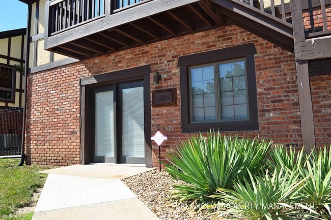 Building Photo - 5857 SW 29th St
