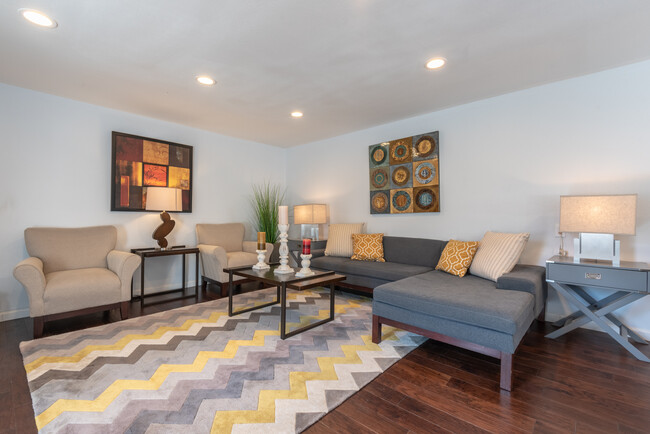 living room - 3615 Sunswept Dr