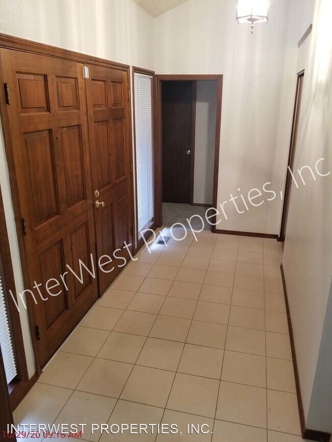Building Photo - 3 br, 2 bath House - 10050 SW SERENA WAY