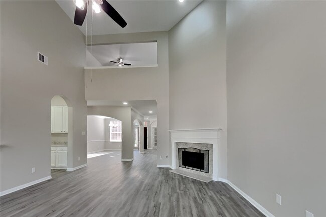 Foto del edificio - 7015 Fountain Lilly Dr