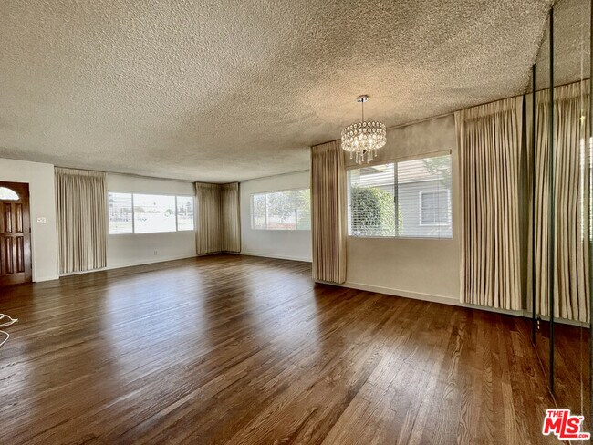 Foto del edificio - 6548 W 80th Pl
