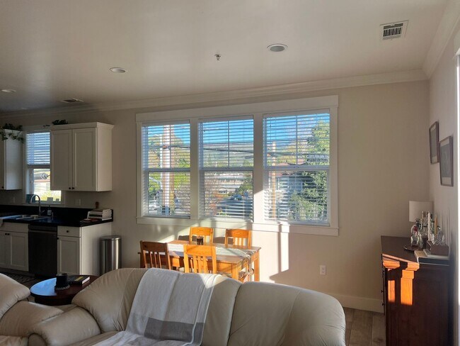 Foto del edificio - 399 Foothill Blvd