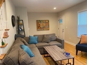 Foto del edificio - 267 N Beacon St