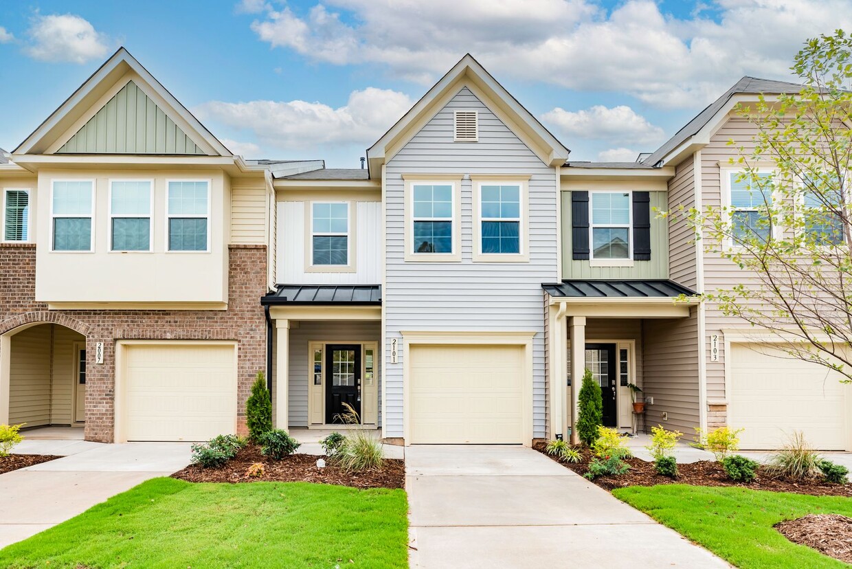 Available Early July - 3 Bed, 2.5 Ba in Convenient Location! Pet Friendly! - Available Early July - 3 Bed, 2.5 Ba in Convenient Location! Pet Friendly!