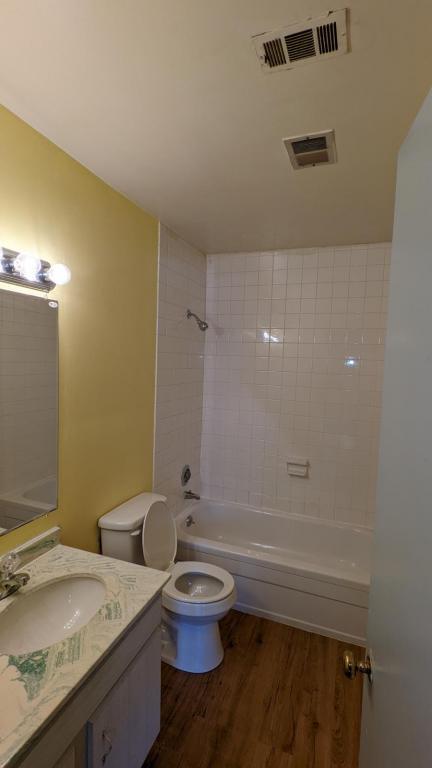 Building Photo - 621 Gunston Ct Unit A