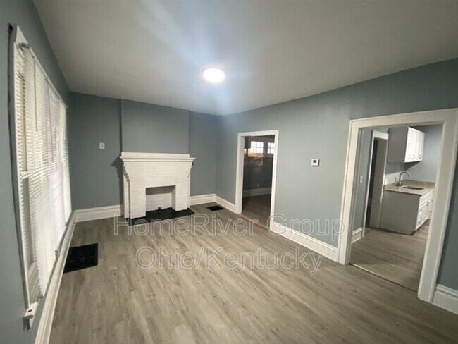 Building Photo - 137 S Terrace Ave