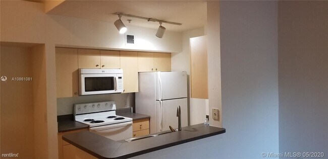 Foto del edificio - 1 br, 1 bath Condo - 12280 Miramar Blvd