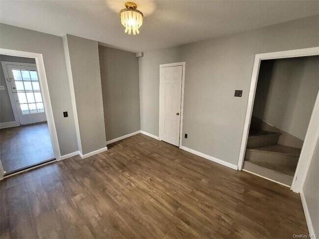 Foto del edificio - 11-15-15 W Main St