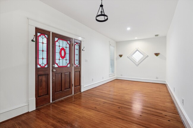 Foto del edificio - 208 E 12th St