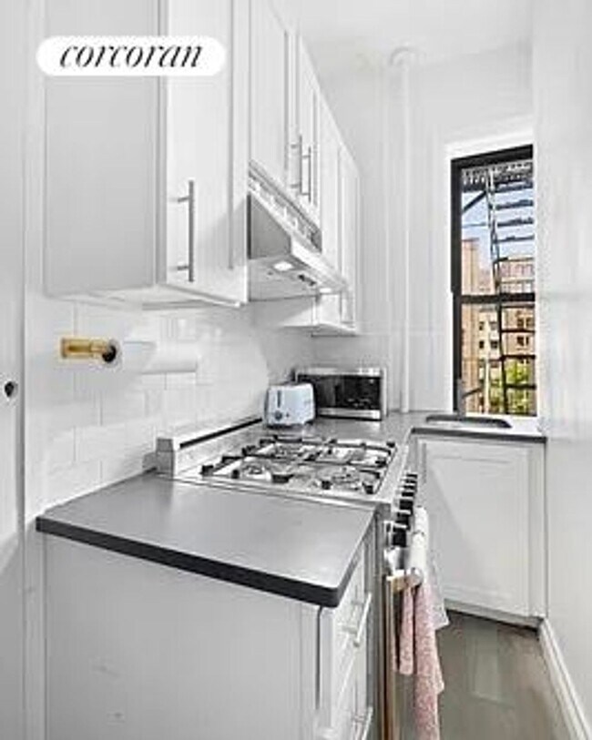 Building Photo - 615 W 113th St