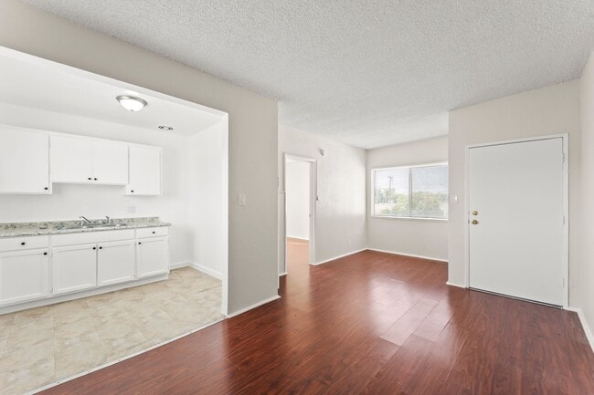 Building Photo - 1254 W 110th St