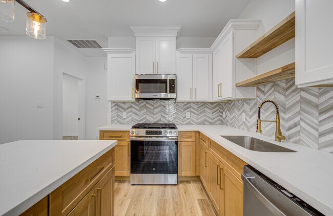Building Photo - 5315 Dewberry St