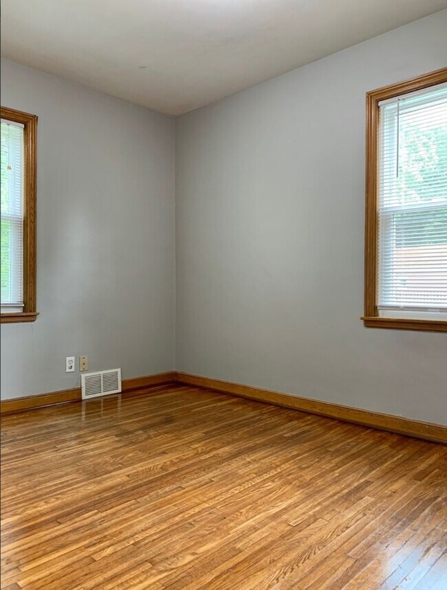 Foto del edificio - Spacious 4 Bedroom 1 Bath house in Crystal!!