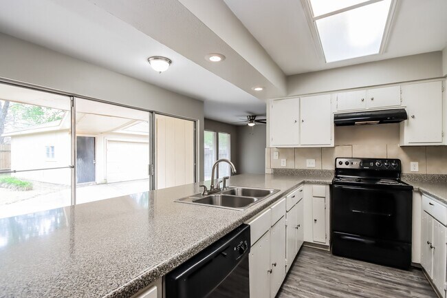 Building Photo - 7206 Foxmar Ln