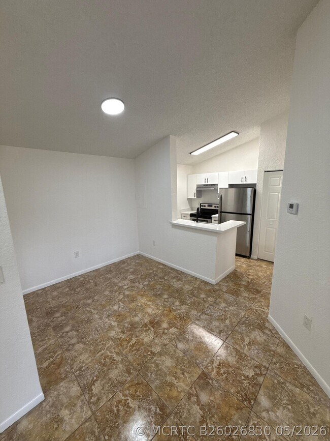 Building Photo - 2851 N Oakland Forest Dr