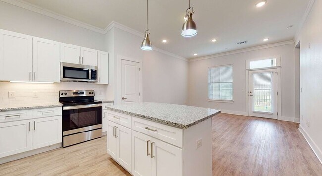 Building Photo - 6 Weeks Free | Detached Garage | Georgetow...