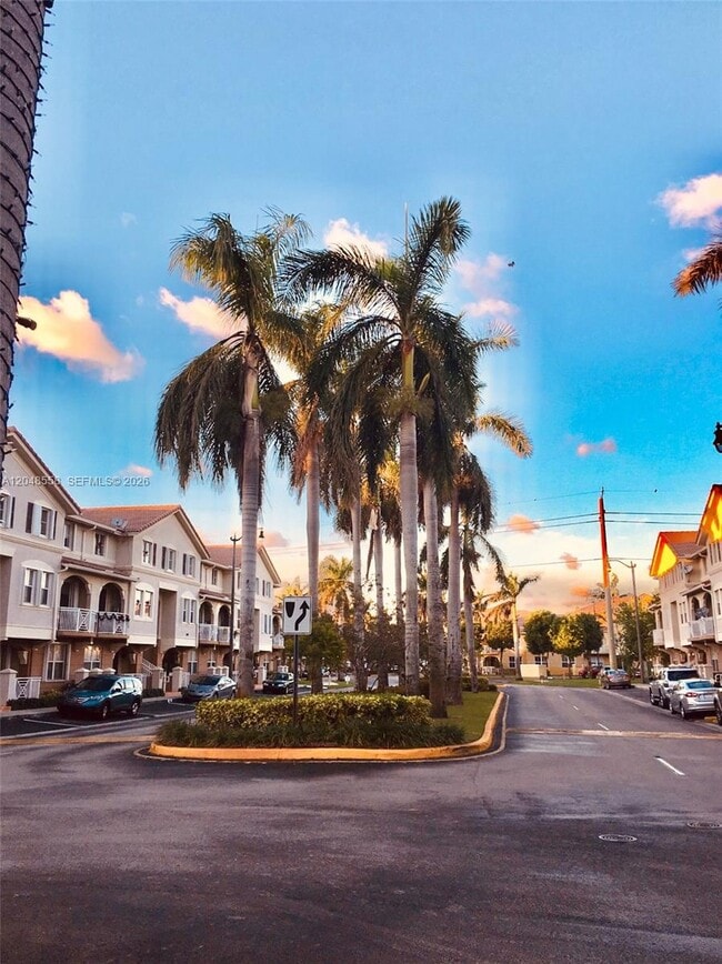 Foto del edificio - 8814 W Flagler St