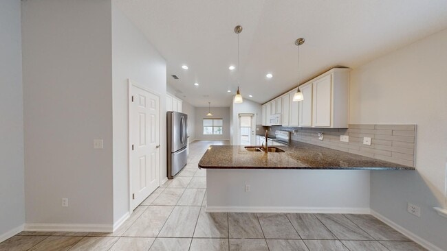 Building Photo - Fabulous 4 bedroom, 3 bath house