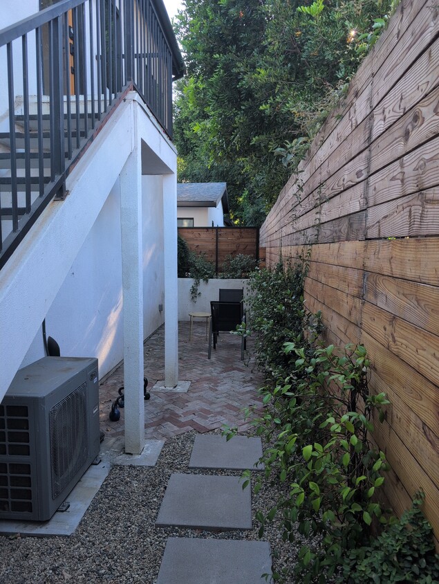 Primary Photo - 4329 Allott Ave