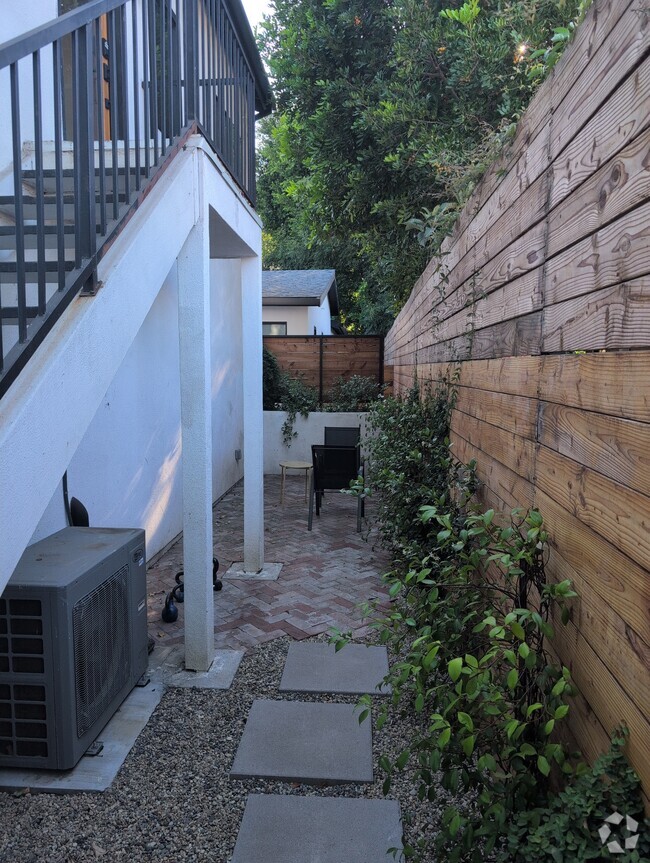 Building Photo - 4329 Allott Ave